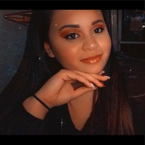 Meet your Posher, Dominique